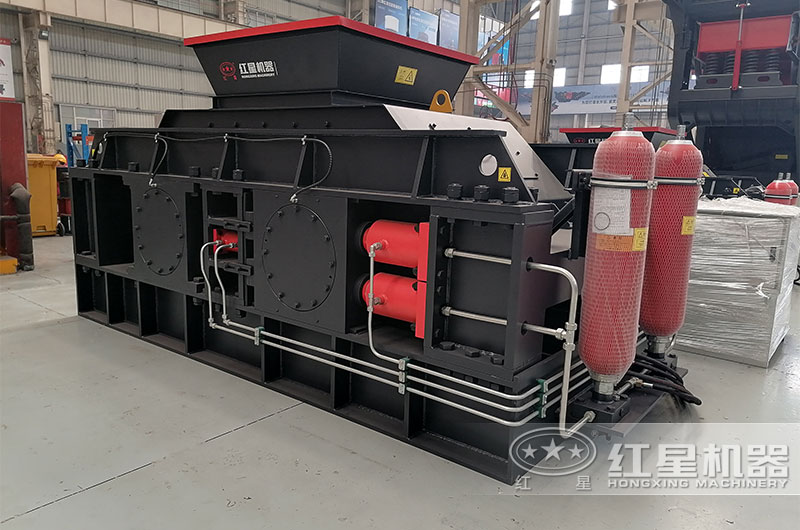 對輥制砂機(jī)實拍