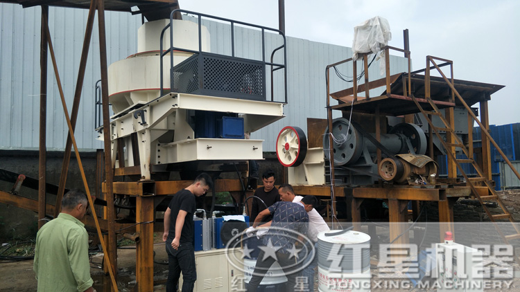 生產(chǎn)現(xiàn)場(chǎng)有很多，安排起來(lái)啦！