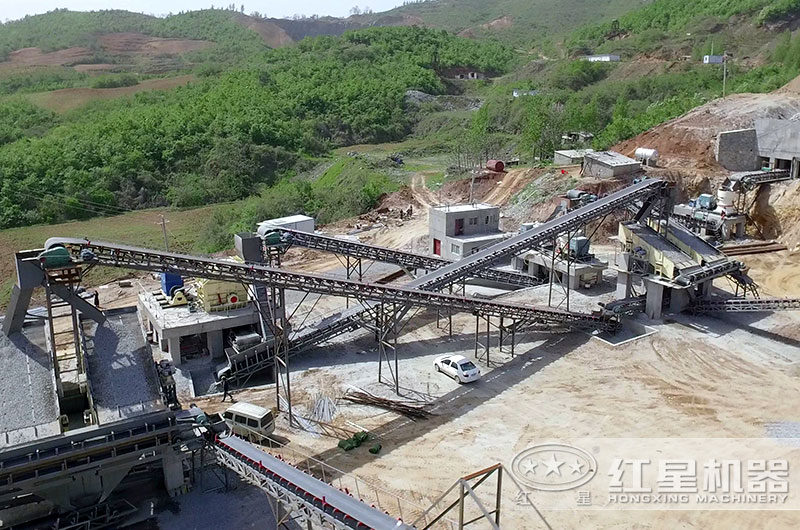 南陽生產現(xiàn)場，根據(jù)產量搭配生產線設備