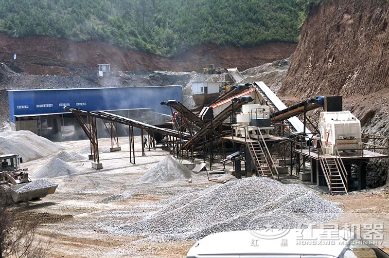 制砂設(shè)備生產(chǎn)現(xiàn)場，反擊破搭配制砂機，破碎軟料
